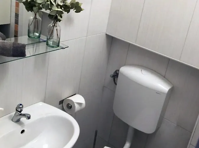 Ones アパート トロギール